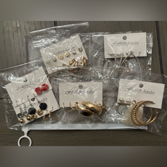 Fashion Jewelry Gold and Silver Earring Collection - 21 Pairs - Picture 1 of 9